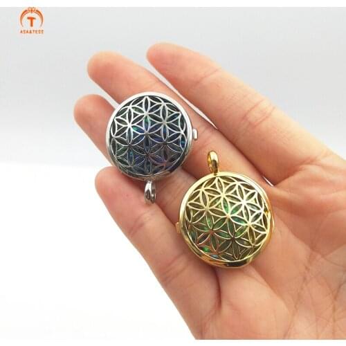 3Pcs Natural Fashion Shell Pendant Round Hollow Flower Design Shell Jewelry Sea Shell Gold Silver Pendant For Women Necklace