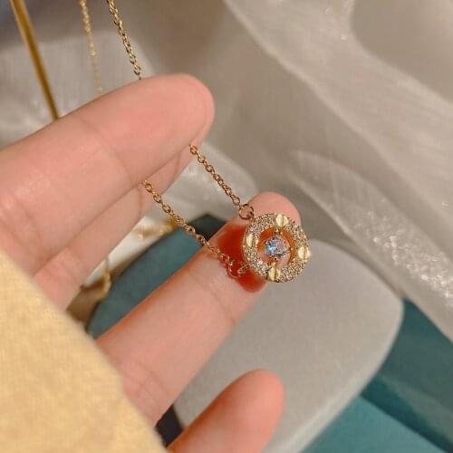 Design sense geometric titanium steel clavicle chain net red temperament Korean cold wind necklace female niche simple pendant