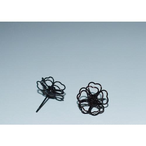 Fashion Cute Black Stud Earrings for Women Kids Tiny Daisy Rose Flower Earings Vintage Jewelry Korea Vanlentines Day Gift