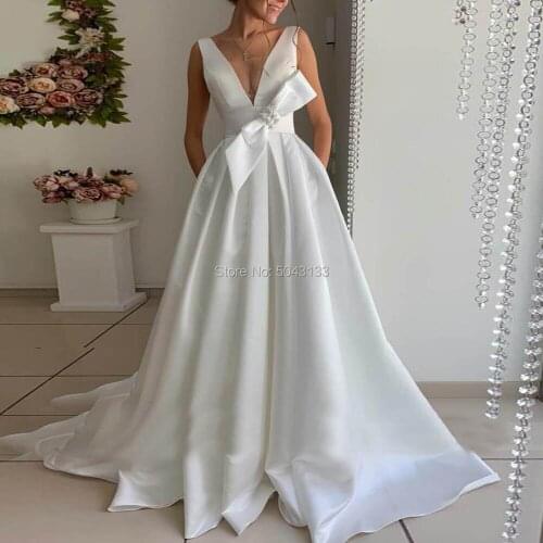 Backless V-Neck Modest Satin Wedding Dresses with Pockets Vestido De Noiva Off Shoulder Long Pleated Sleeveless Bride Dress Bow