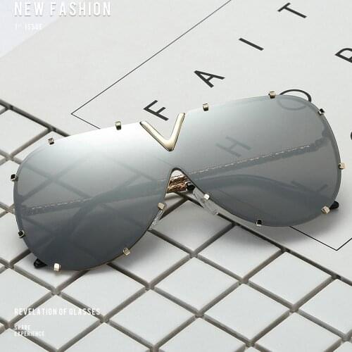 New Men and Women Siamese V Letter Sunglasses Street Beat Shopping Eyewear Frog Mirror 8701 Wholesale Big Shield Shape Fashion