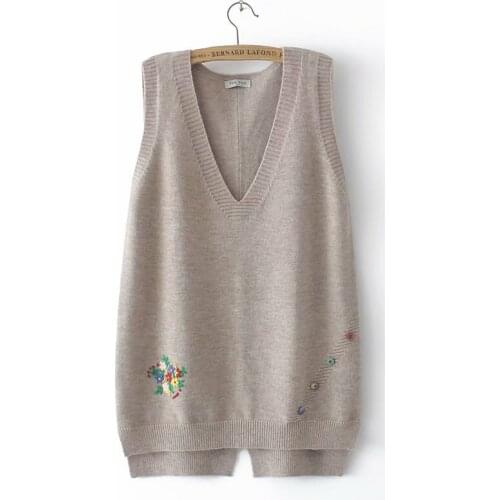 Plus size Womens sweater vest V-Neck Embroidery button sleeveless Sweater oversize 2021 autumn apricot color Womens jumpr