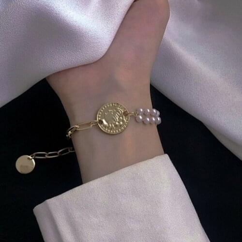 Bracelet for Women Head Portrait Pearl Bracelet Retro Simple Bracelet Fashion Geometric Pendant Jewelry Accessories Wholesale