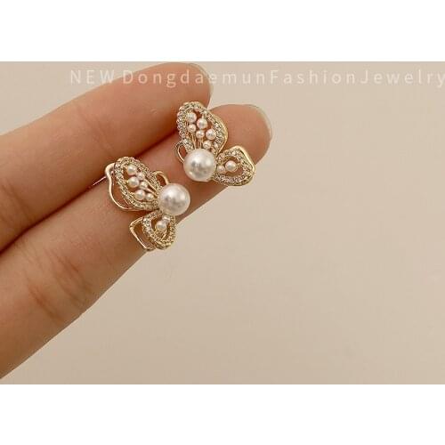 CHOWLEE Japan And South Koreas New Trendy Light Luxury Retro Simple Earrings Female Temperament Wild Butterfly Fashion Earrings