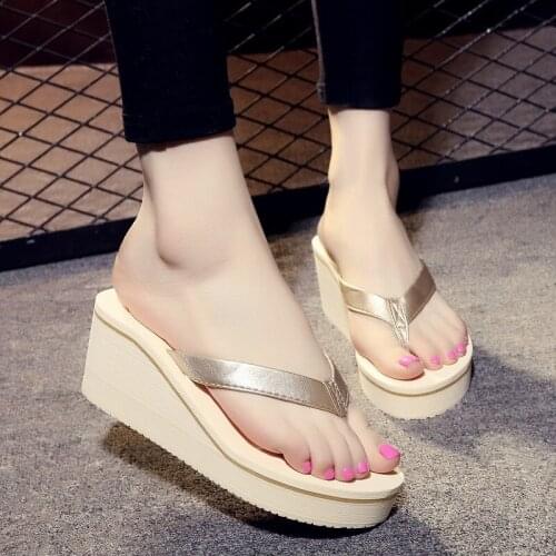 Summer new 2020 fashion high-heeled thick bottom flip flops ladies wedge heel beach shoe clip wear slippers