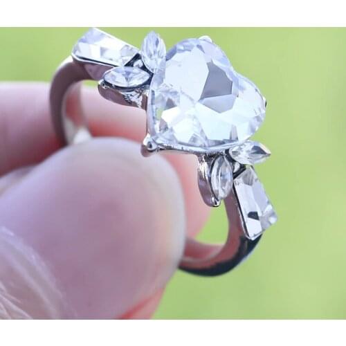 Classic Heart Wings Crystal Rings for Women Wedding Engagement Bridal Jewelry Cubic Zirconia Simple Design Ring Best Gift