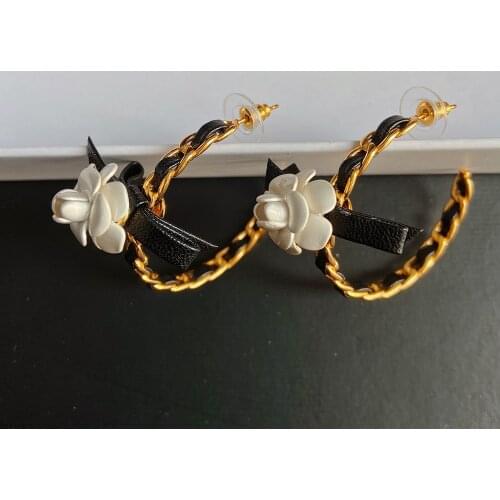 Hot brand punk Round knot jewelry ladies twisted earrings cute petal fashion cold luxury earrings wedding Summer travel jewelry