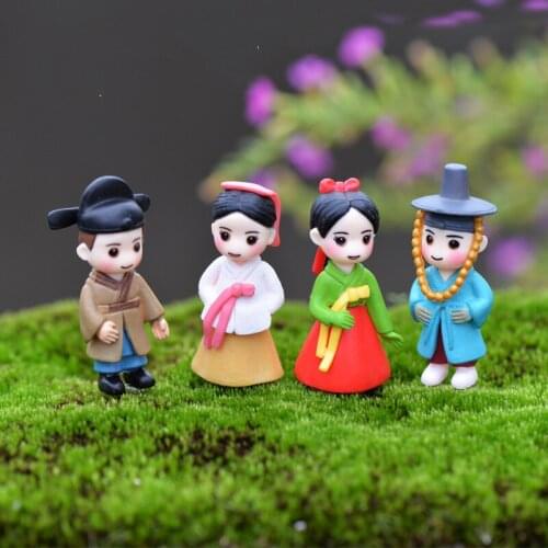 ZOCDOU 2 Pieces Korean Traditional Clothing Lovers Doll Couple Gift Small Figurine Crafts Figure Ornament Miniatures Deco