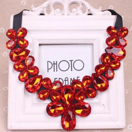 Vintage Jewelry Fashion Resin Women Pendant Necklace Popular women short chain necklace clavicle Choker Bib Statement Necklace