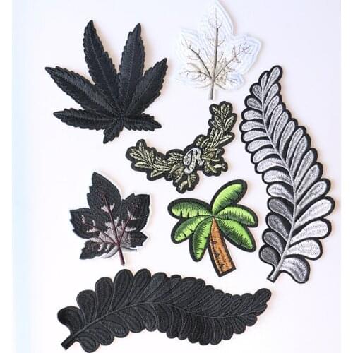 Cartoon Decorative Patch Maple Leaf icon Embroidered Applique Patches For DIY Iron on Badges Stickers on backpack,clothes