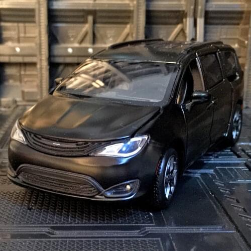 Diecast Alloy Car Model 1:32 Chrysler Luxury MPV Pacifica Miniature Metal Vehicle Minivans New Christmas Toy for Childrens Gift