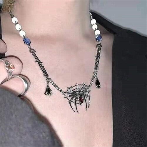 Goth Imitation Pearl Crystal Necklaces for Women Punk Vintage Metal Spider Pendant Necklace Vintage Clavicle Y2K Necklace 90s