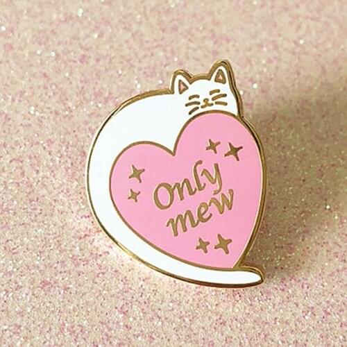 Only Mew Cat On a Heart Brooch Pins Enamel Metal Badges Lapel Pin Brooches Jackets Jeans Fashion Jewelry Accessories