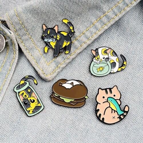 New Design Fashion Kitten Enamel Pin Cartoon Yellow Cat & Fish Denim Jackets Lapel Pins Brooches for Kids Cute Badges Collection