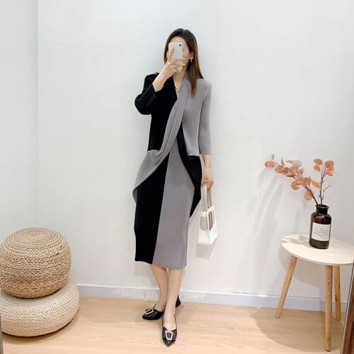 Plus Size Dress 2021 Autumn Womens Clothing Contrast Color Patchwork V-Neck Long Sleeved Stretch Slim Miyake Pleated Dress Midi