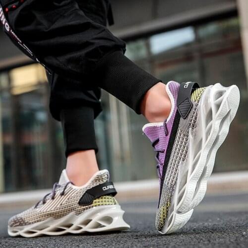 2020 Fashion Summer Breathable Casual Running Sneakers Flying Woven Mens Mesh Shoes Mens Shoes