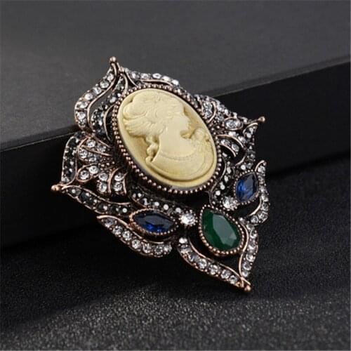 Fashion Antique Gold Vintage Brooch Pins Female Brand Jewelry Rhinestone Queen Cameo Brooches For Women Art Deco Pin