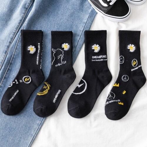 Spring and summer ladies Korean interesting socks black socks cool Harajuku GD hip-hop cotton skateboard male new trend daisy