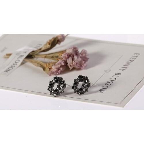 Bettyue New Design Flower Shape Gun Black Color Distinctive Stud Earring And Ear Clip For Women Nobler Crystal Jewellry
