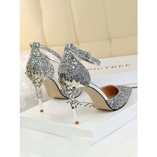 The Summer New Silver Crystal Wedding Shoes 2019 Pointed High Heels Fine With Wild Sequins Buckle Sandals