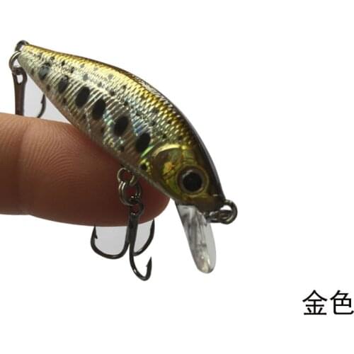 The fishing lure slowly sinks into the water, and the hard fishing lure is long shot. The fishing object perch is 4.8g50cm