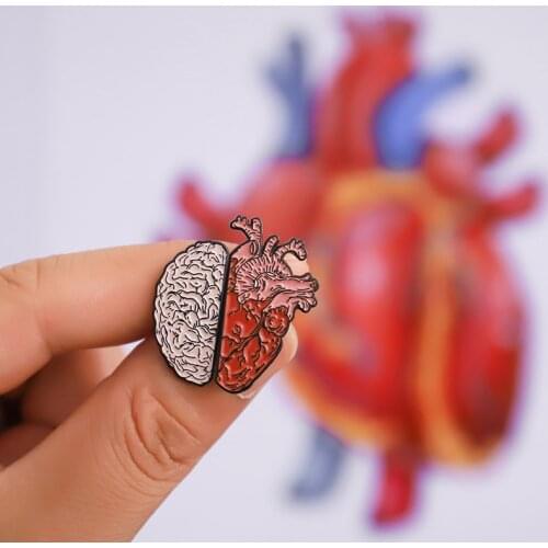 Brain And Heart Pins Medical Anatomy Cerebrum Brooch Heart Neurology Pins for Doctors and Nurses Lapel Pin Bags Badge Gifts