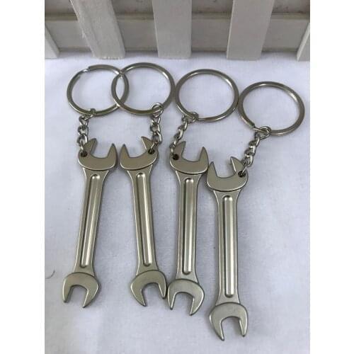 50pcs Novelty Mini wrench Keychains Metal Spade Keyrings Key Chains Keyfob 3D wrench Metal Tool Souvenir keychains