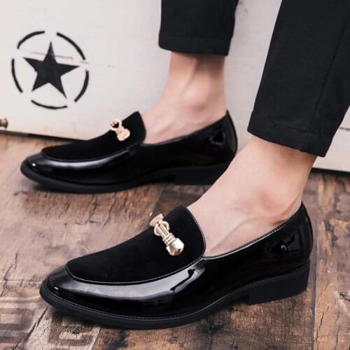 New Luxury Kor Fashion Metal Decoration Suede Driving Shoes Men Casual Loafers Business Formal Dress Footwear Zapatos Hombre