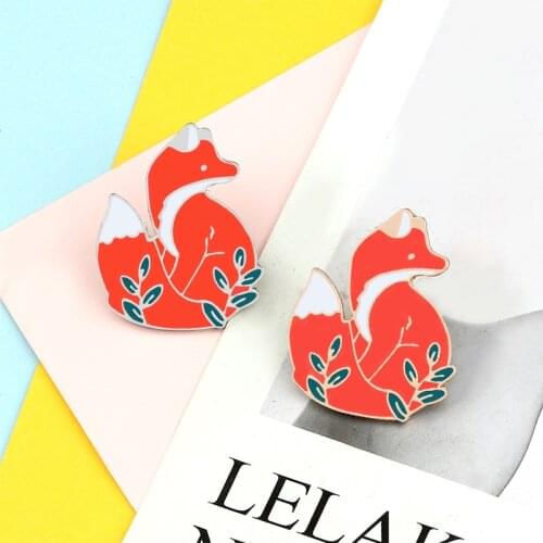 Hot Sale Animal Brooches Cute Red Fox in Grass Badge Enamel Pin Denim Shirt Bag Cartoon Lapel Pins Jewelry Gift for Kids Friends