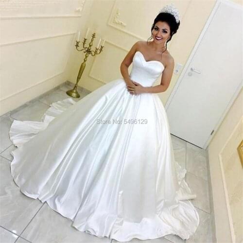 Elegant Satin Ball Gown Wedding Dresses Off Shoulder White Sweetheart Court Train Bridal Gowns Sleeveless Wedding Gowns Lace-up