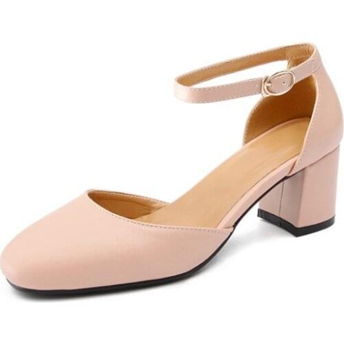 2018 spring new comfortable thick with a buckle with a size code 32-45 Baotou sandals 1926