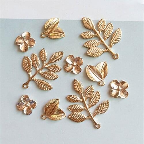 20Pcs Metal 3.5X2.8MM Filigree Brass Floating Stamping Leaf Charms Pendants DIY Floating Charms for Jewelry Making