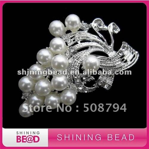 Pearl rhinestone brooch for wedding box invitation,ffree shipping,popular pearl rhinestone brooch,grape shape rhinestone brooch