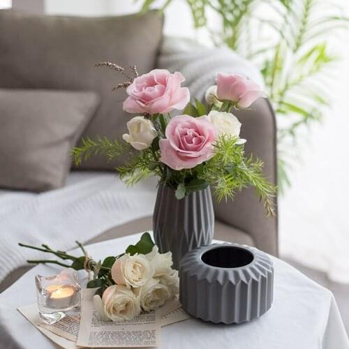 Europe Brief creative Porcelain Vase Modern Fashion Ceramic Flower Vase Room Study Hallway Home Wedding Decoration