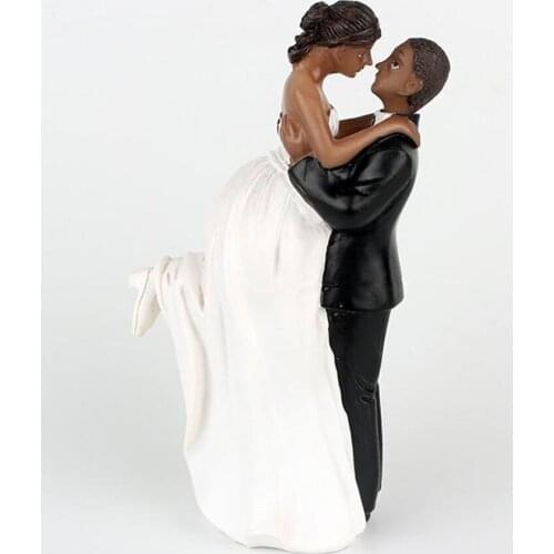 Hot Sale New Bride Groom Embraced Wedding Props Cake Topper Home Decor High Grade Resin Figurine Craft Gift Party Cake Stand