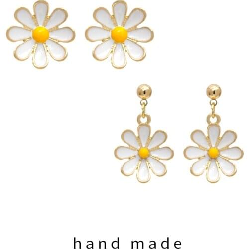 Korean Style Cute Fresh Daisy Flower Clip Earrings Simple Elegant Small White Daisy Flower Clip Earrings No Hole Piercing Women