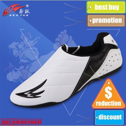 Good quality Taekwondo shoes WTF PU leather Breathable Taekwondo protectors kung fu Shoes martial arts shoes free bag gifts