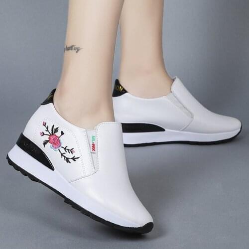 2021 Spring and Autumn New Korean Style Stylish Casual Shoes Height Increasing Insole Sneakers for Women