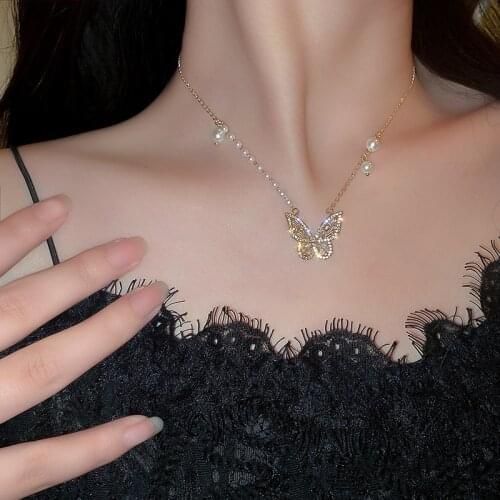 Korean Style Luxury Exquisite Shining Rhinestone Butterfly Pendant Necklace For Women Minimalist Crystal Clavicle Chain Necklace