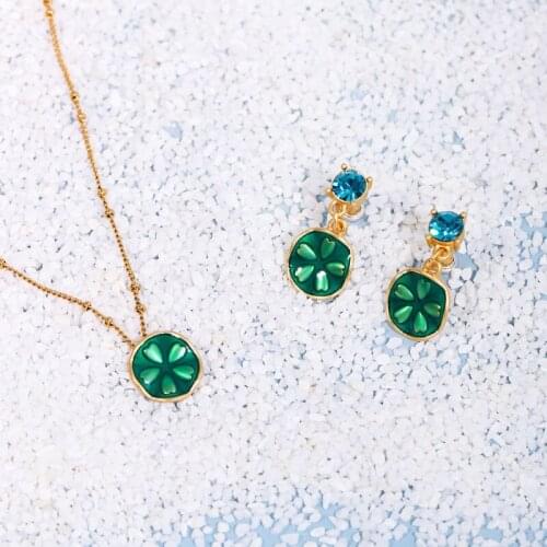 Simple Elegant Women Accessories Vintage Cute Green Round Pendant Flower Necklaces Female Party Jewelry Good Gift