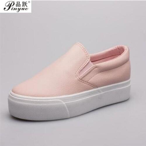 NEW hot 2018 fashion Brand Women cartoon Loafers Flats Shoes Woman Casual Slip on Platform Shoes Ladies Comfort shoes Size 35-40