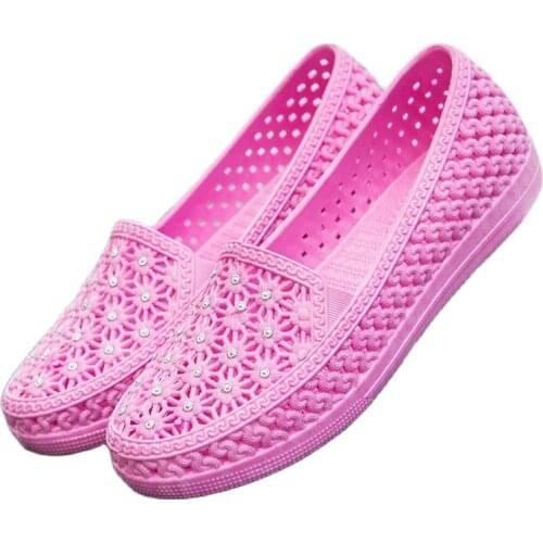 Women Clogs Jelly Sandals Home Non-slip Summer Hole Shoes Female Flat Slippers Plastic Female Girls Waterproof EVA Garden Shoes