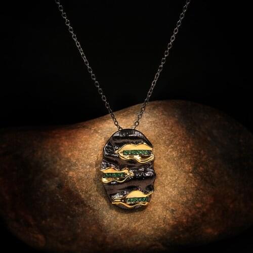 CIZEVA Vintage Black Gold Filled Pendant Necklace for Women Tungsten Emerald Statement Clavicle Chains Vintage Jewelry Gift