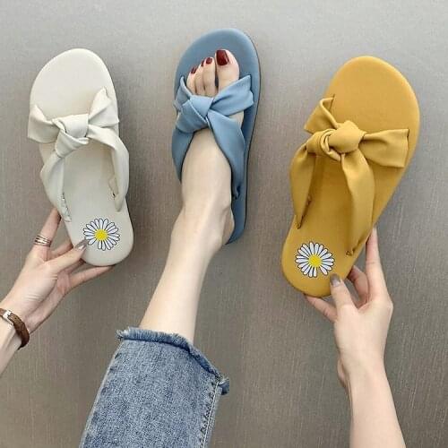 Sandals Female Fashion Cross Slippers Wild Flat Beach Slippers Breathable and Lightweight Non-Slip Womens Shoes