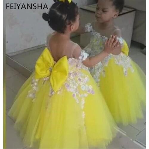 New Flower Girls Dresses Yellow Scoop Sleeveless Lace Flowers Ball Gown Birthday Party Little Sweet Girls Special Pageant Gowns