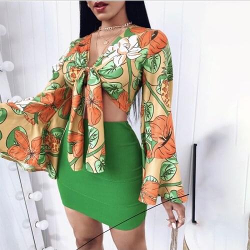 New two piece print top with open navel and short skirt with buttocks