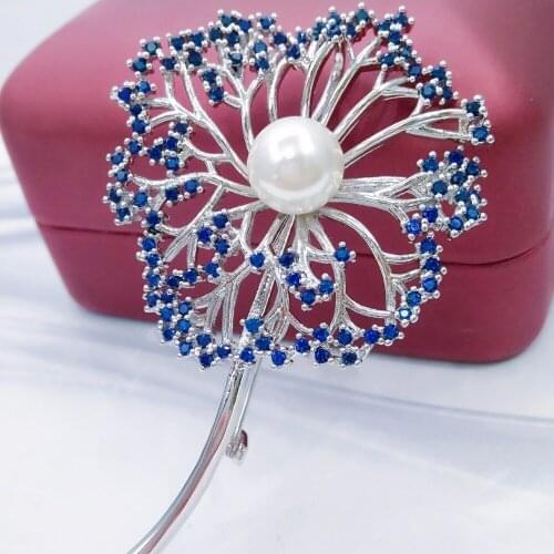 Lucky Sonny Beautiful Assorted Colors Crystal Flower Fashion Brooch Pins for Women Blooming Flower with Imitation Pearl Brooches