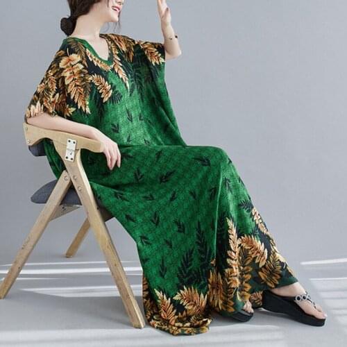 2021 Spring and summer dress V-neck printing robe fat mm large womens dress with thin bat sleeve