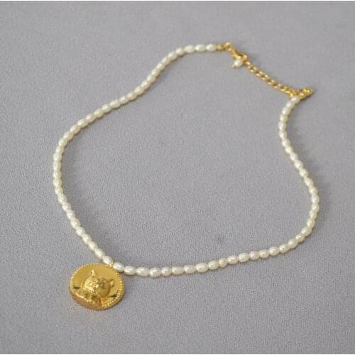Gentle domineering cute kitten cat head Gold Coin Pendant freshwater necklace for women rice bead clavicle chain fashion Jewelry