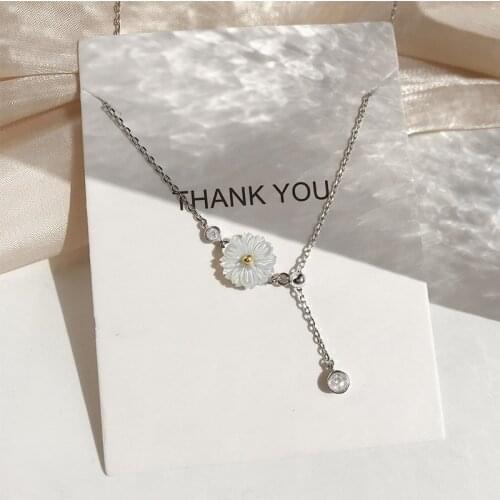 Miuoxion Wholesale Retro Daisy Zircon Necklace Simple Personality Party Jewelry Fashion For Women Feature Nmour Charm Gift